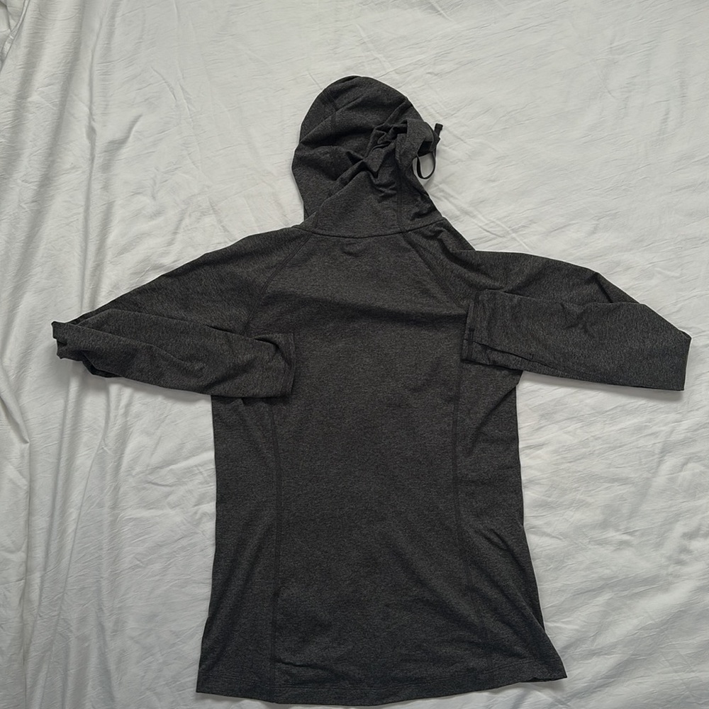 Patagonia women’s technical hoodie - Picture 4 of 5